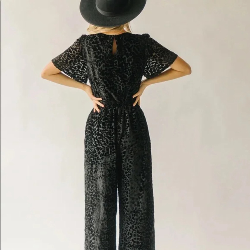 NWT $96 PIPER & SCOOT Black Velvet BURNOUT Leopard Print Jumpsuit WOMENS L - Picture 3 of 11